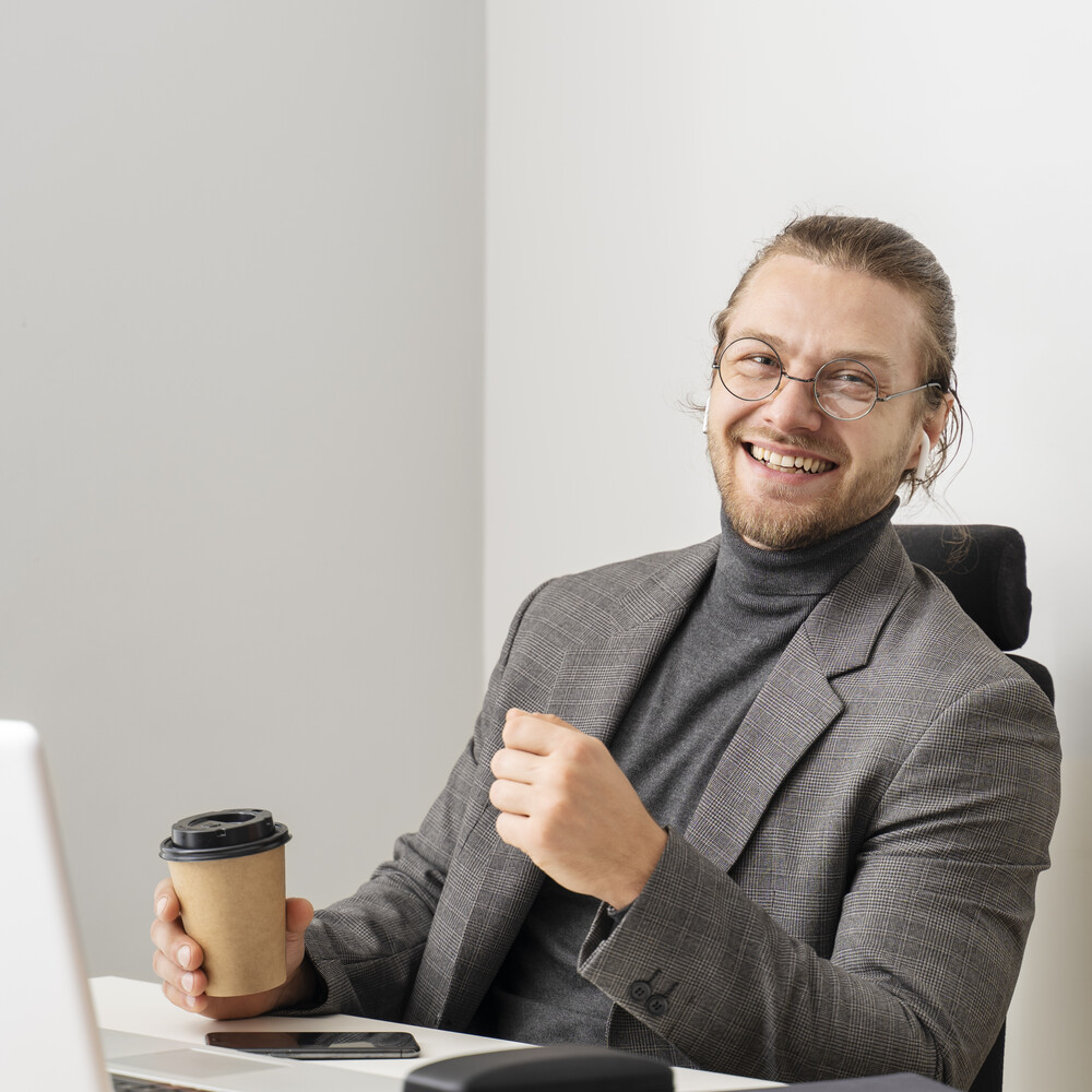 https://uslugi-buhgaltera.moscow/wp-content/uploads/2025/06/result_medium-shot-smiley-man-sitting-desk-1.jpg